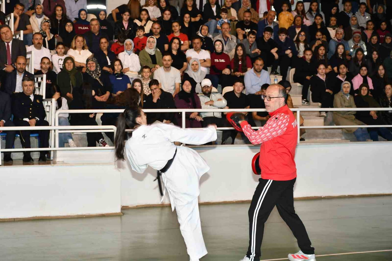 OSMANELİ İLÇESİNDE 19 MAYIS ATATÜRK'Ü ANMA, GENÇLİK VE SPOR BAYRAMI COŞKUYLA KUTLANDI
