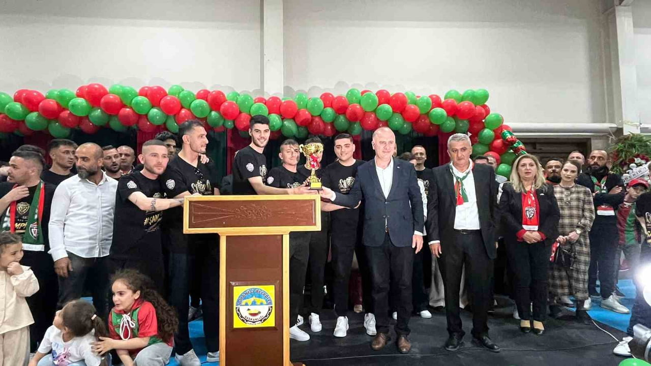 OSMANELİSPOR’DAN ŞAMPİYONLUK KUTLAMASI