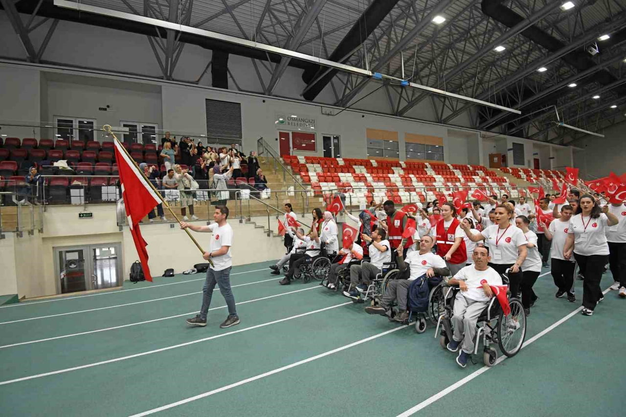 OSMANGAZİ BELEDİYESİ, 10-16 MAYIS ENGELLİLER HAFTASI KAPSAMINDA DÜZENLEDİĞİ "ENGELSİZ ATLETİZM...