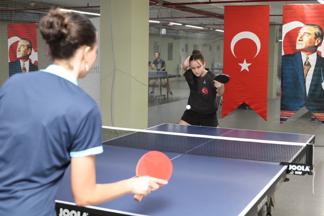OSMANGAZİ BELEDİYESİ’NİN DÜZENLEDİĞİ MASA TENİSİ TURNUVASI, GENÇ SPORCULARIN ÇEKİŞMELİ...