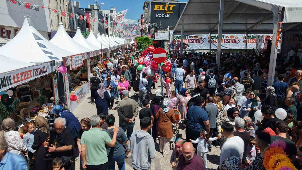 OSMANİYE'DE BU YIL 3'ÜNCÜSÜ DÜZENLENEN LEZZET FESTİVALİ, RENKLİ KORTEJ YÜRÜYÜŞÜ VE BİRBİRİNDEN...