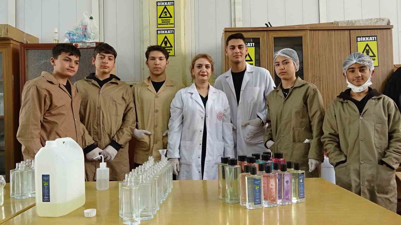 OSMANİYE'NİN BAHÇE İLÇESİNDE ŞEHİT İBRAHİM AKKAYA MESLEKİ VE TEKNİK ANADOLU LİSESİ ÖĞRENCİLERİ...