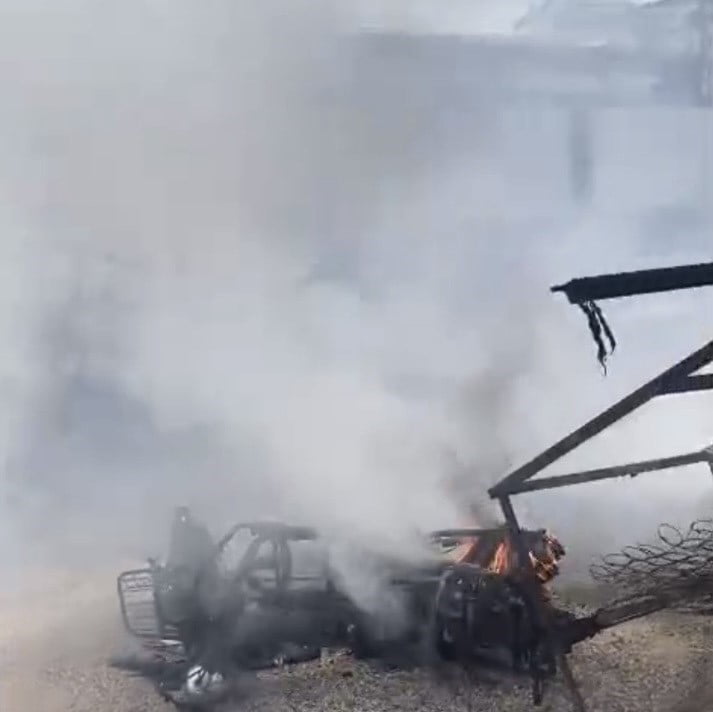 OSMANİYE’DE PARK HALİNDEKİ ELEKTRİKLİ MOTORDA ÇIKAN YANGIN İTFAİYE EKİPLERİNİN MÜDAHALESİYLE...