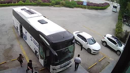 Otobüsle usulsüz taşınan yaklaşık 1 ton yoğurt Antalya otogarında imha edildi