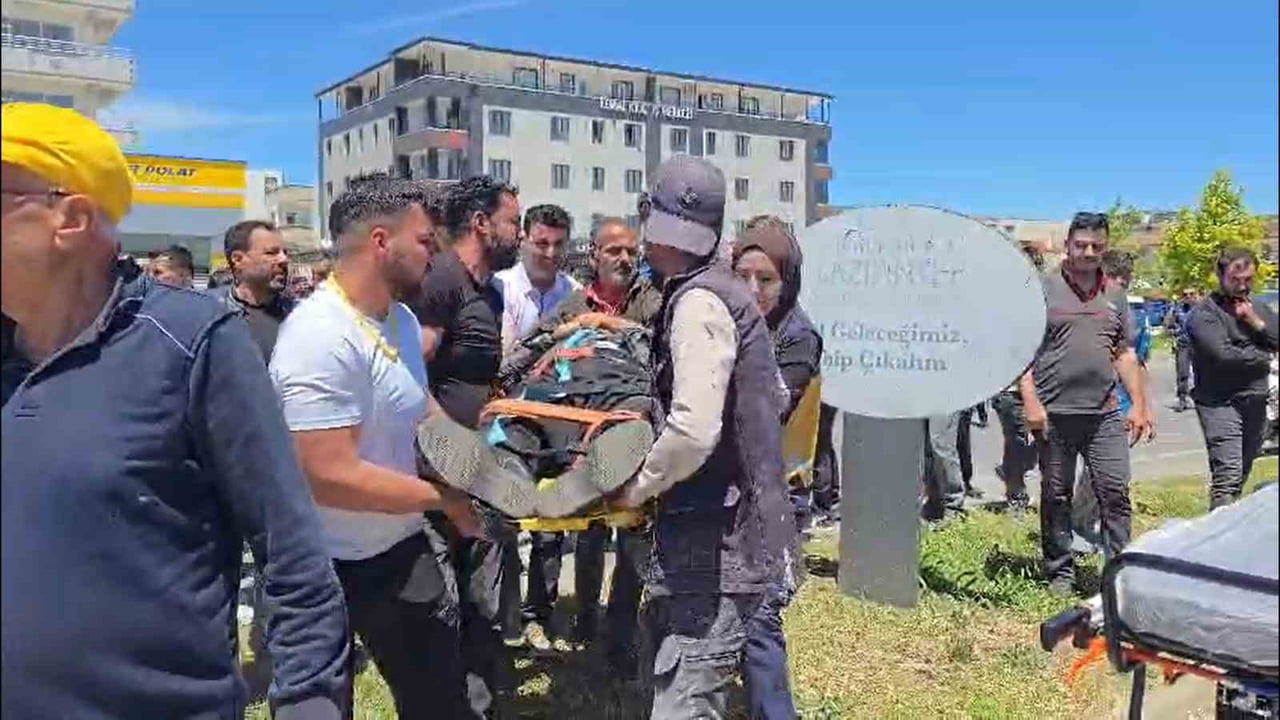 OTOMOBİL İLE MOTOSİKLET ÇARPIŞTI: 1 YARALI