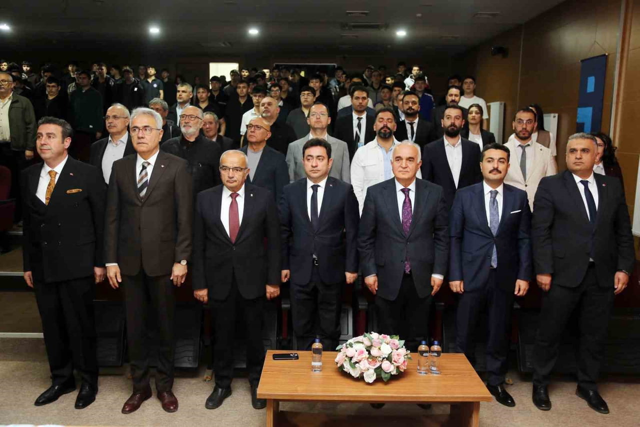 ÖZDEMİR: "MESLEK LİSELERİNE İLGİ ARTIYOR"