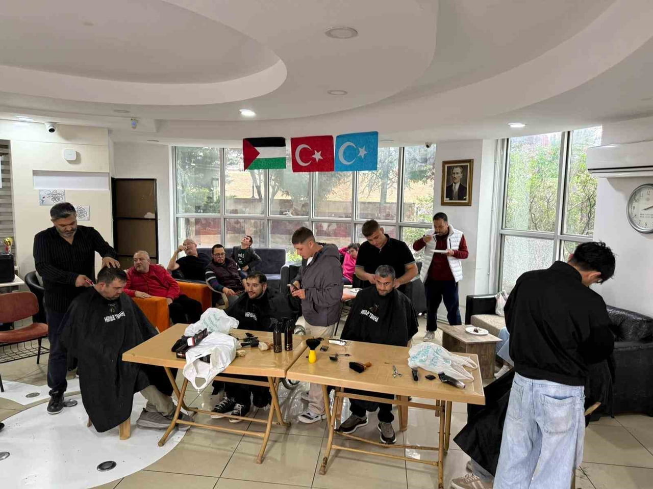 ÖZEL BİREYLERİN BAYRAMA DAHA MUTLU GİRMESİ AMACIYLA HAREKETE GEÇEN PURSAKLAR BELEDİYESİ, ENGELSİZ...