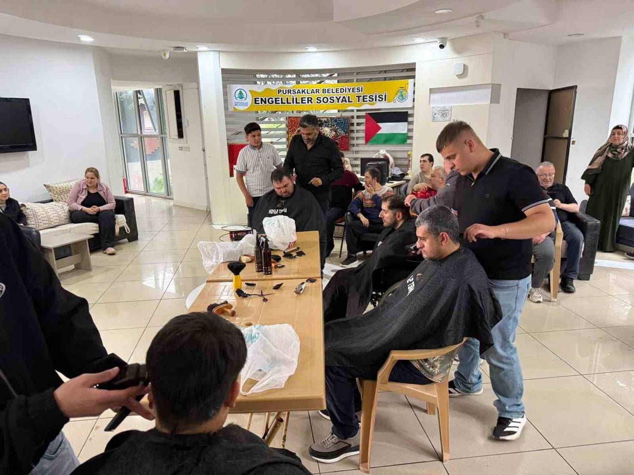 ÖZEL BİREYLERİN BAYRAMA DAHA MUTLU GİRMESİ AMACIYLA HAREKETE GEÇEN PURSAKLAR BELEDİYESİ, ENGELSİZ...