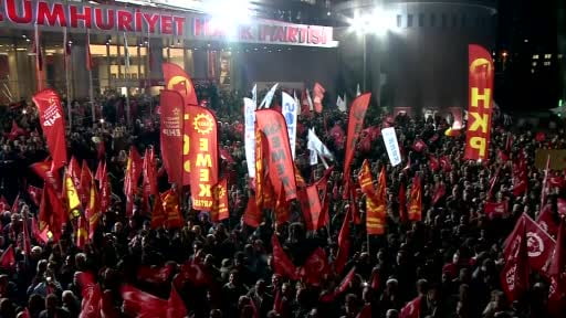 Özgür Özel: "Cumhuriyet Halk Partililer karar verene kadar hiçbir yere gitmiyorum"