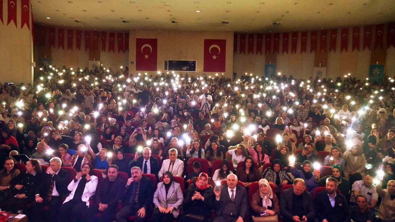 PALANDÖKEN BELEDİYESİ, TÜRK MÜZİĞİNİN UNUTULMAZ İSİMLERİNDEN İBRAHİM ERKAL’I VEFAT YIL DÖNÜMÜNDE...