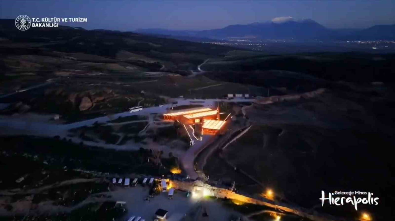 PAMUKKALE HİERAPOLİS ANTİK KENTİ İÇİNDE YER ALAN ANTİK HAVUZ VE GÜNEY KAPISI ZİYARETÇİ KARŞILAMA...