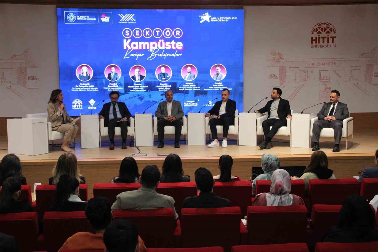 PANELİSTLER TARAFINDAN ÖĞRENCİLERE ÖNEMLİ BİLGİLER VERİLDİ.