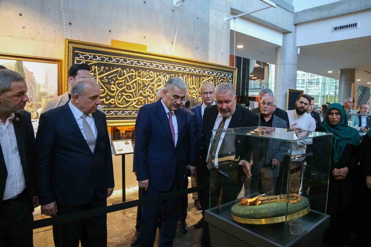 PANORAMA 1326 BURSA FETİH MÜZESİ’NDE DÜZENLENEN "MUKADDES EMANETLER" SERGİSİ ZİYARETE AÇILDI....