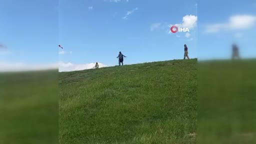 Paraşütü ile ormana daldı