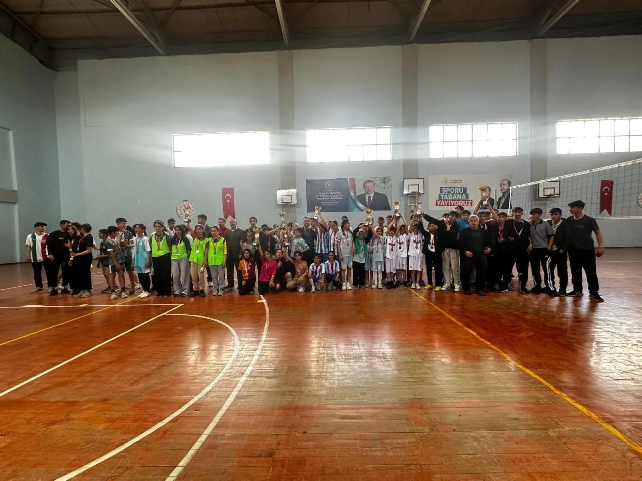 PATNOS’TA 19 MAYIS COŞKUSU ATLETİZM YARIŞIYLA TAÇLANDI