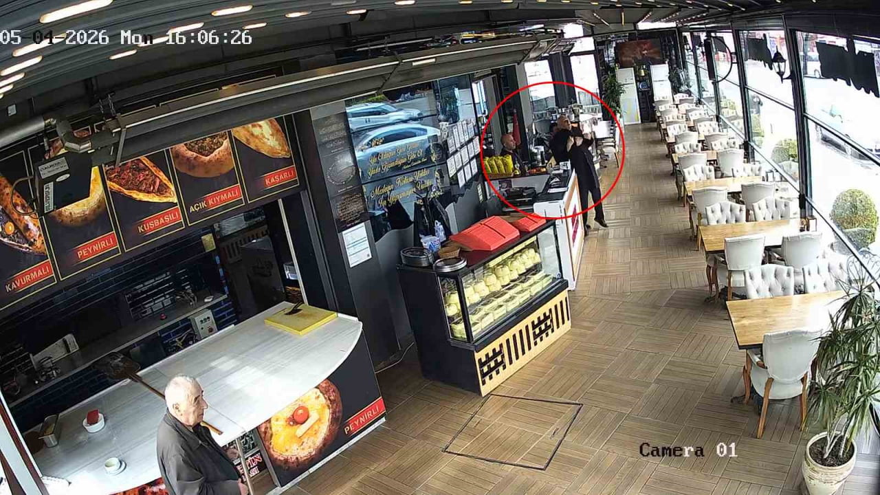 PENDİK KURTKÖY'DE BULUNAN BİR RESTORANDA YEMEK YEDİĞİ SIRADA SOLUK BORUSUNA EKMEK PARÇASI KAÇAN...