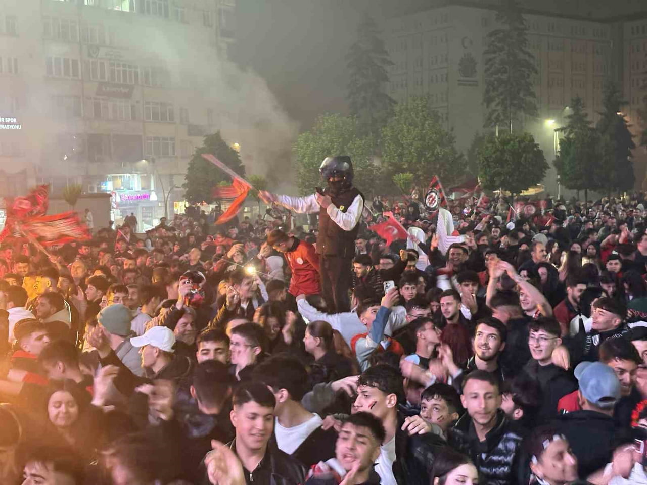 PLAY-OFF FİNAL MAÇINDA ESENLER EROKSPOR'U 2-0 MAĞLUP EDEN ÇORUM FK'NİN SÜPER LİG'E YÜKSELMESİNİN...