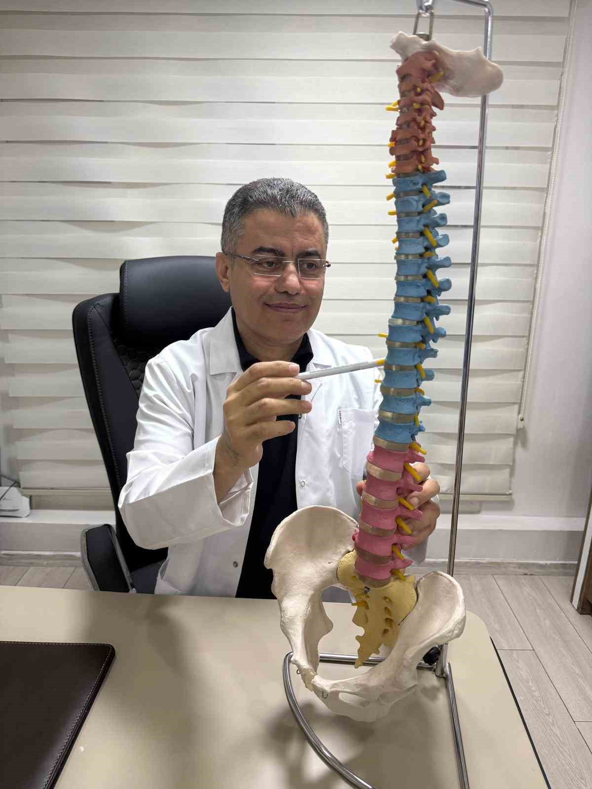 PROF. DR. KOCA, "MANUEL TERAPİ" İLE AMELİYATSIZ TEDAVİYİ ANLATTI