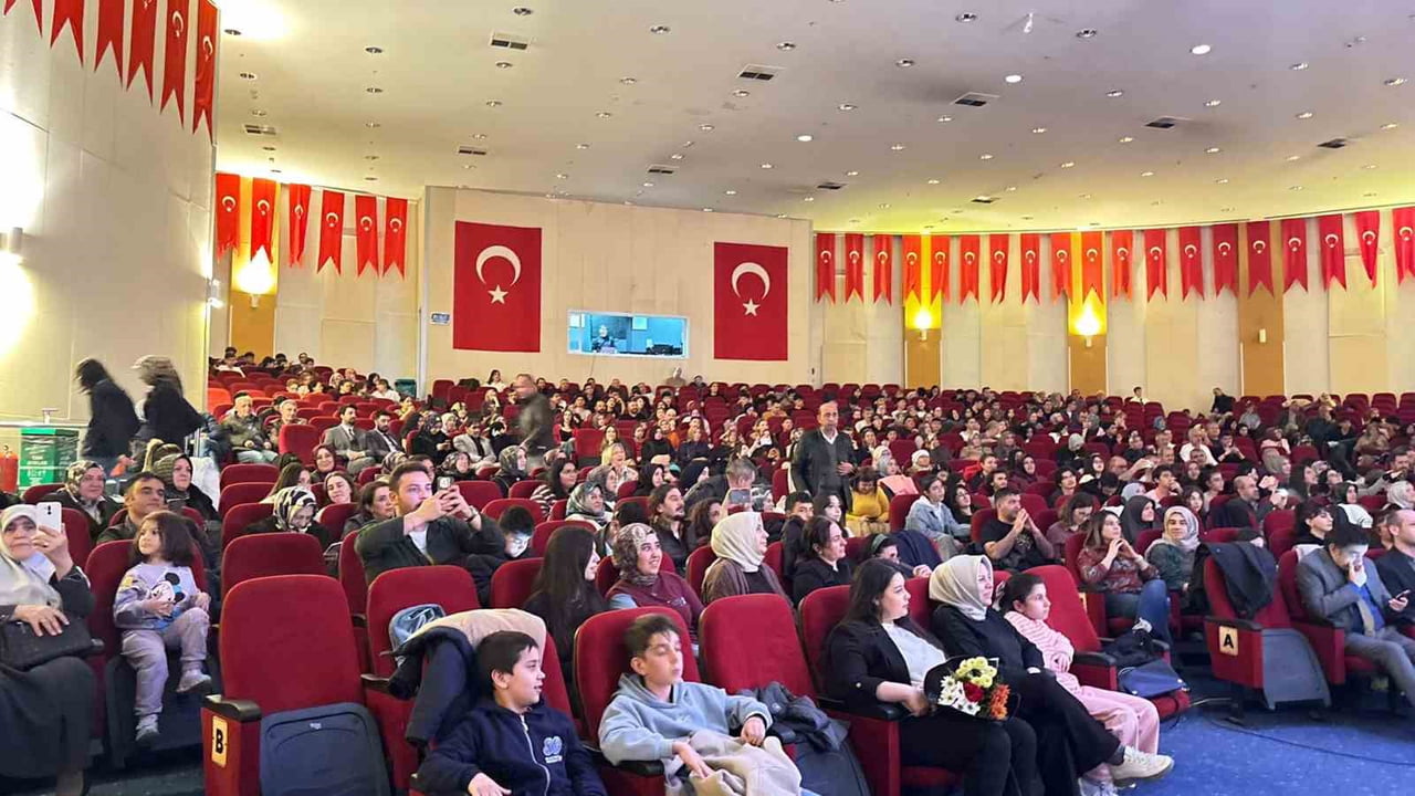 PROF. DR. NECMETTİN ERBAKAN FEN LİSESİ, MÜZİK ÖĞRETMENİ YUSUF DOĞAN’IN REHBERLİĞİNDE, OKUL KOROSU ...