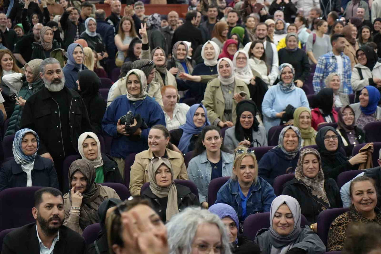 PROF. DR. OYTUN ERBAŞ, SAMSUN CANİK BELEDİYESİ TARAFINDAN DÜZENLENEN "KONUŞACAK ÇOK ŞEY VAR" ADLI...