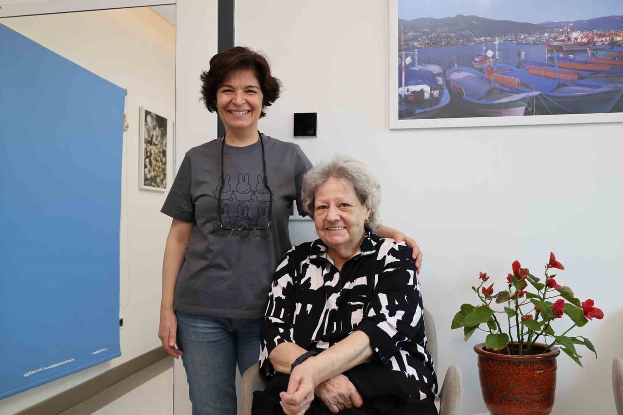 PROF. DR. ÖZLEM GÜNDEŞLİOĞLU (SAĞDA) VE  ERİKA ÖZBALCI (SOLDA)