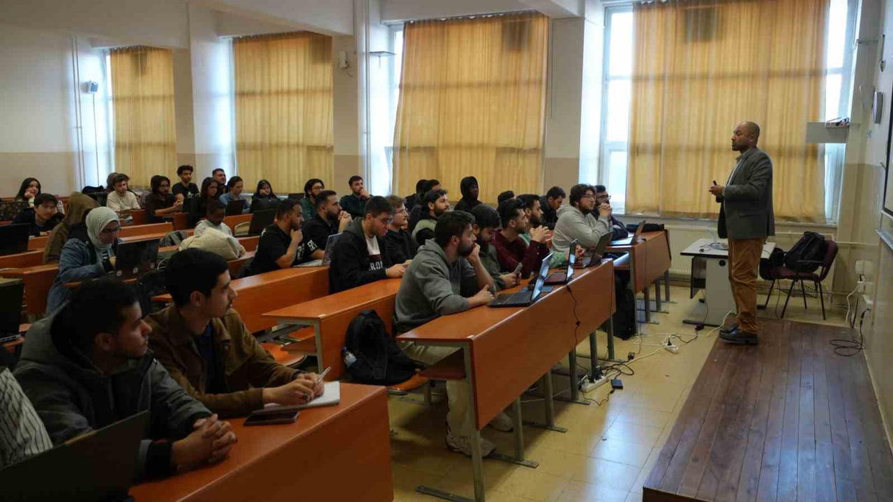 PROGRAM ÇERÇEVESİNDE FAS’TAKİ ABDELMALEK ESSAADİ UNİVERSİTY ÖĞRETİM ÜYESİ PROF. DR. BOUDHİR ANOUAR...