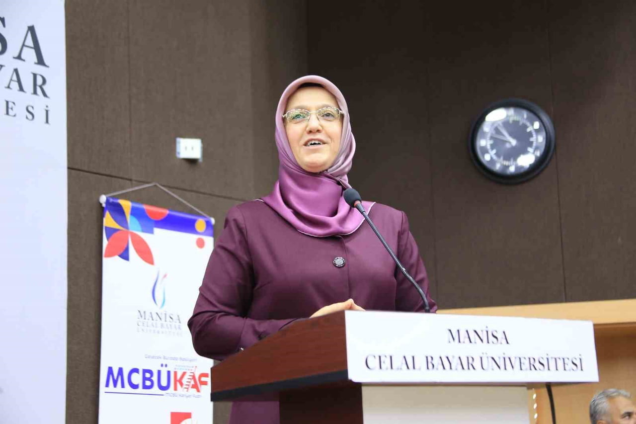 PROGRAMDA KONUŞAN MANİSA CBÜ REKTÖRÜ PROF. DR. RANA KİBAR, İLK KEZ KENDİ BÜNYELERİNDE KARİYER...