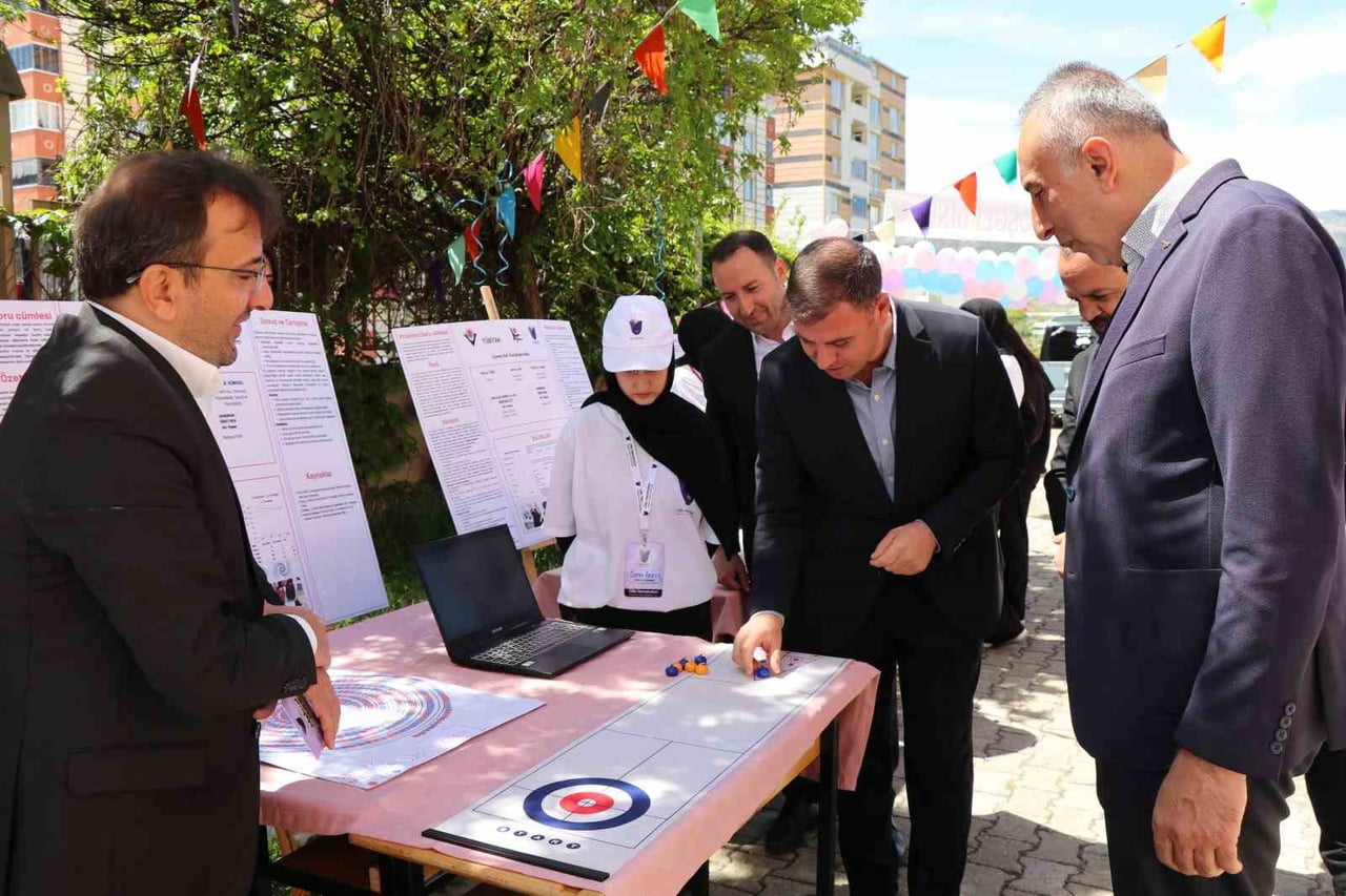 PROTOKOL SERGİYİ GEZDİ