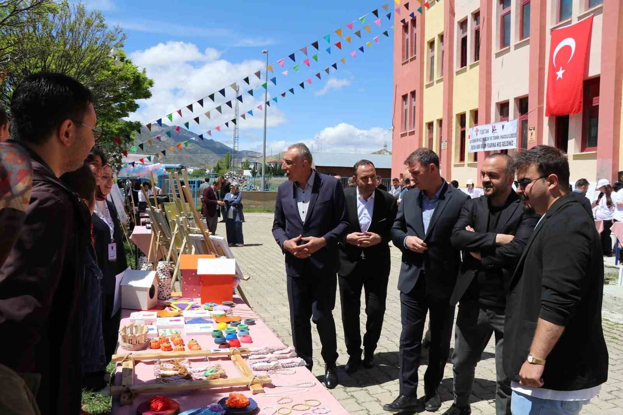 PROTOKOL SERGİYİ GEZDİ