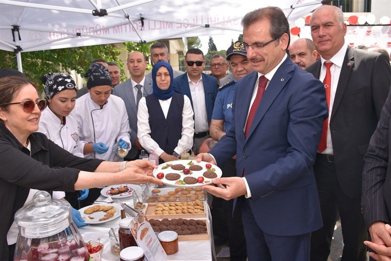PROTOKOL STANTLARI GEZDİ