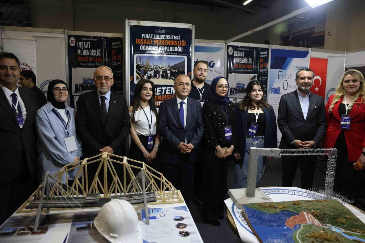 PROTOKOL STANTLARI GEZDİ