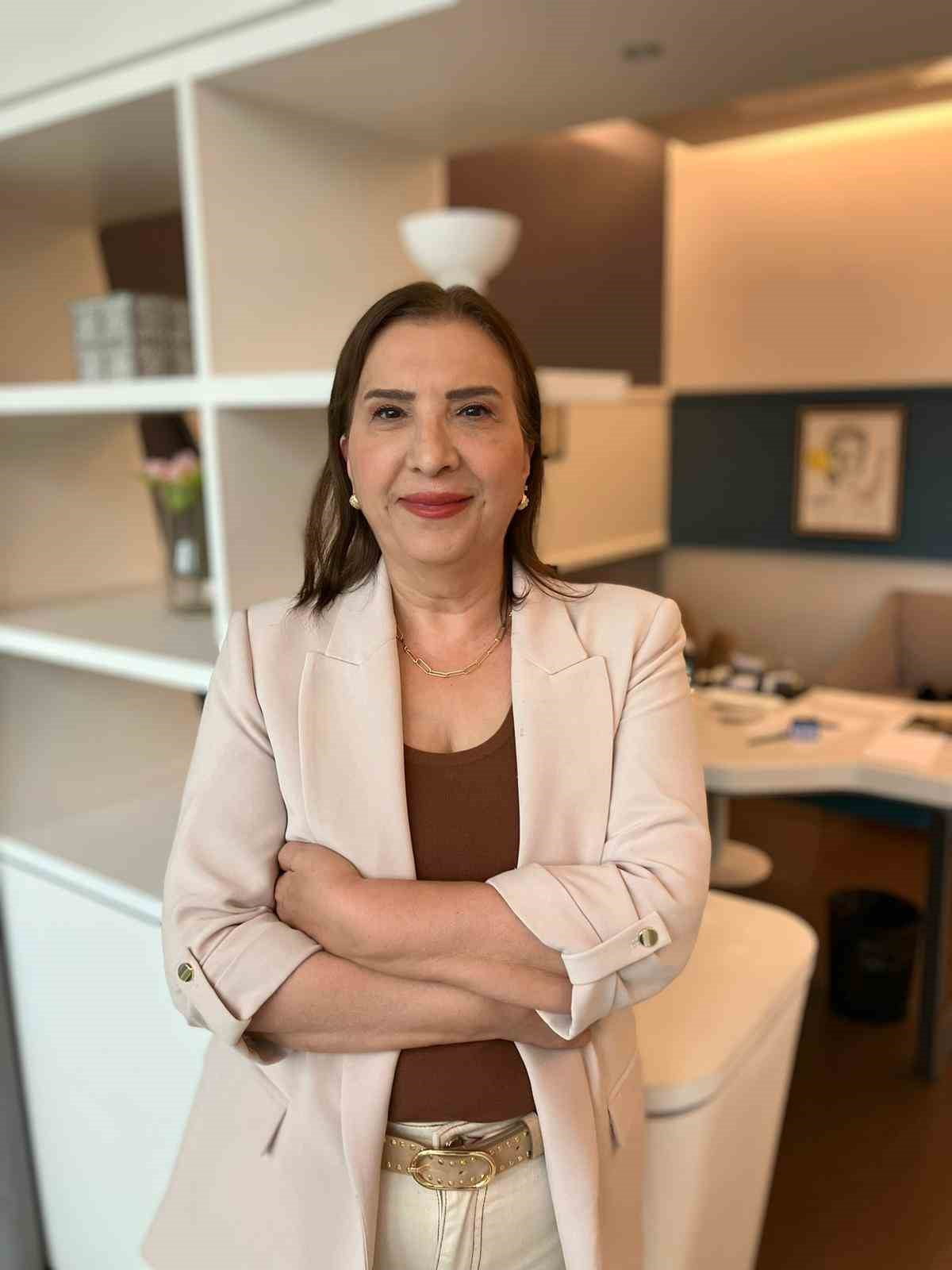 PSİKİYATRİ UZMANI DOÇ. DR. OYA BOZKURT, MEVSİM GEÇİŞLERİNİ DAHA KOLAY ATLATMANIN YOLLARINI...