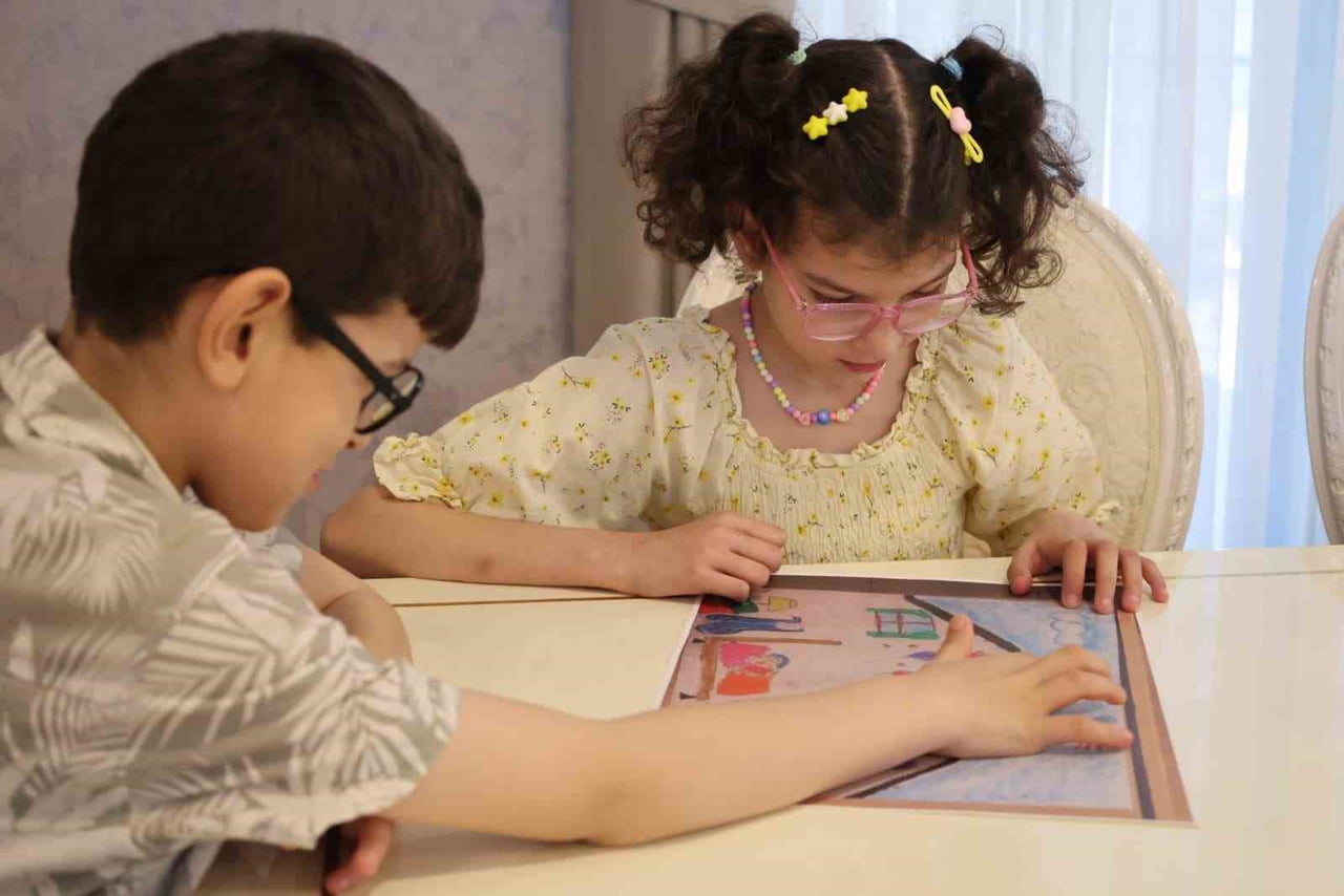 "BENİM AİLEM" TEMALI YARIŞMADA İSTANBUL BİRİNCİSİ, TÜRKİYE ÜÇÜNCÜSÜ OLAN ENGELLİ TUANA NAZLI...