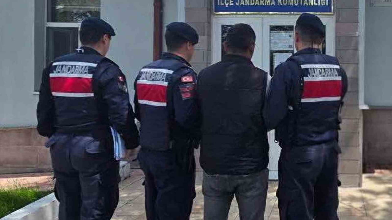 "BİNANIN EKLENTİLERİ İÇİNDE MUHAFAZA ALTINA ALINMIŞ EŞYA HAKKINDA HIRSIZLIK" SUÇUNDAN ARANAN T.Ü....