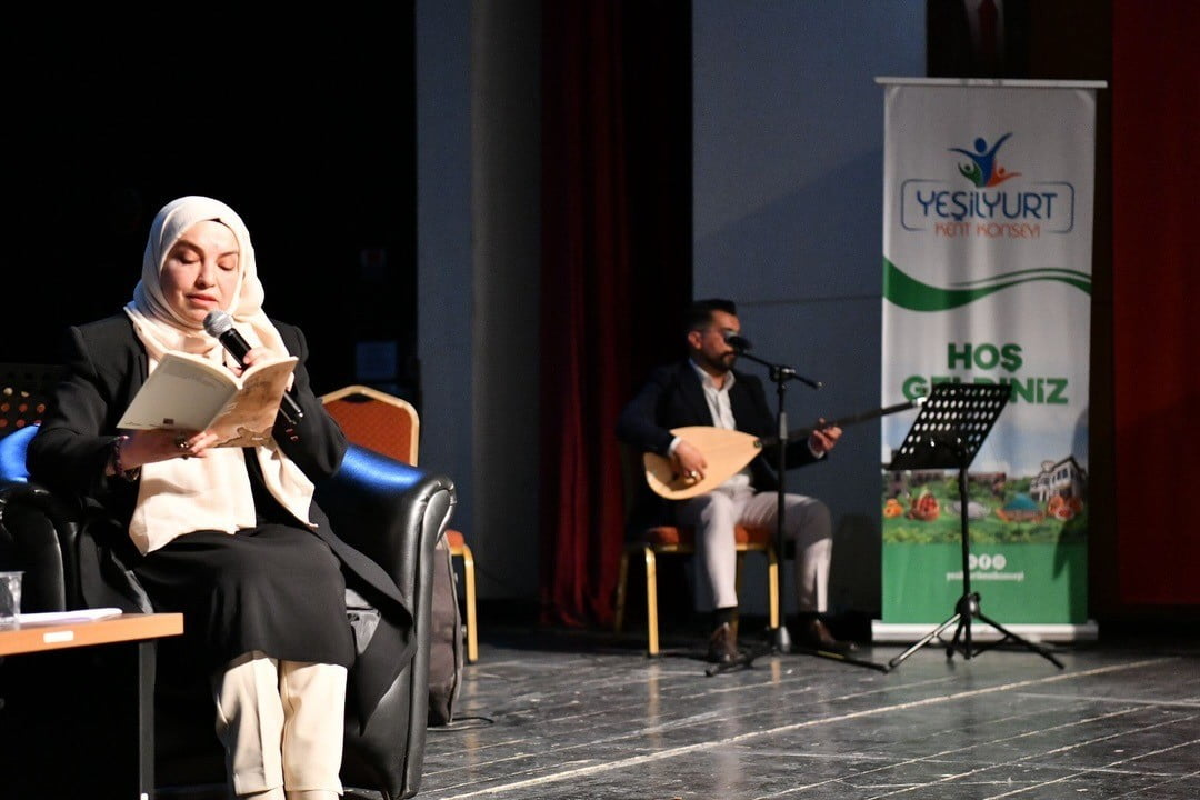 "KALBİMİN EN GÜZEL ŞİİRİ: ANNEM" YARIŞMASININ ÖDÜL TÖRENİNDE DUYGU DOLU ANLAR YAŞANDI