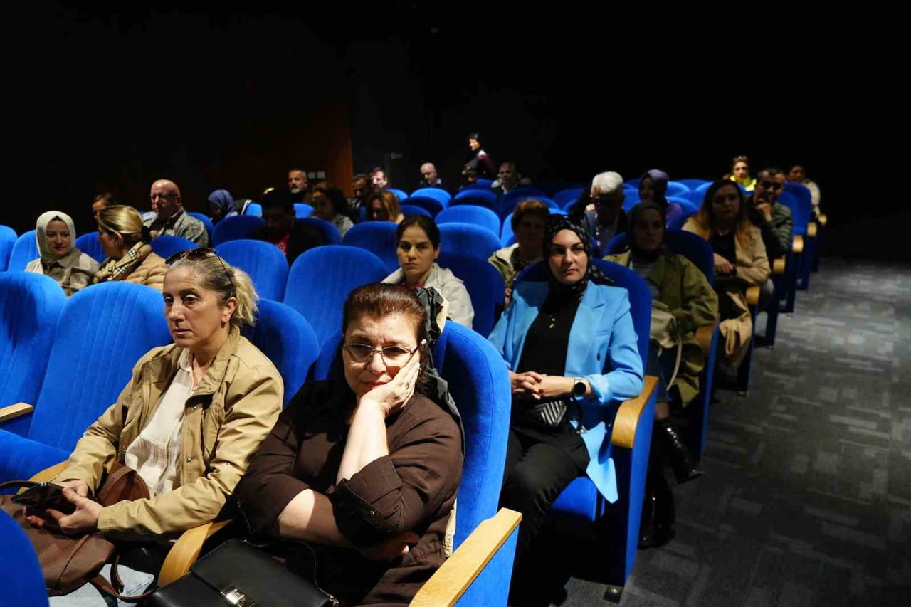 "SAĞLIKLI YAŞAM, GÜÇLÜ TOPLUM, GÜVENLİ GELECEK" PANELİNDE MADDE BAĞIMLILIĞININ YANI SIRA SANAL...