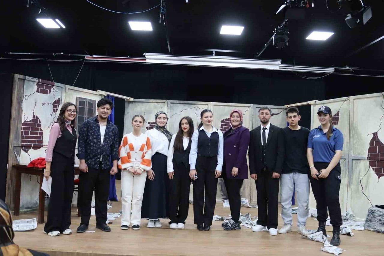 "SON GÜNÜM" OYUNU ERZİNCAN’DA SAHNELENDİ