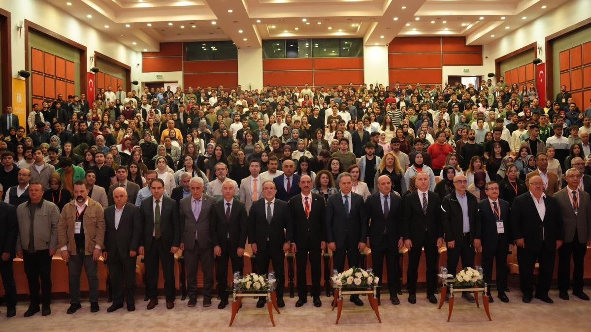 "YAPAY ZEKÂ" TEMALI 1. ULUSLARARASI SOSYAL BİLİMLER KONGRESİ BAŞLADI