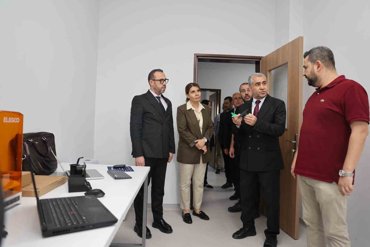 REKTÖR KENT, ARAŞTIRMA LABORATUVARINI İNCELEDİ