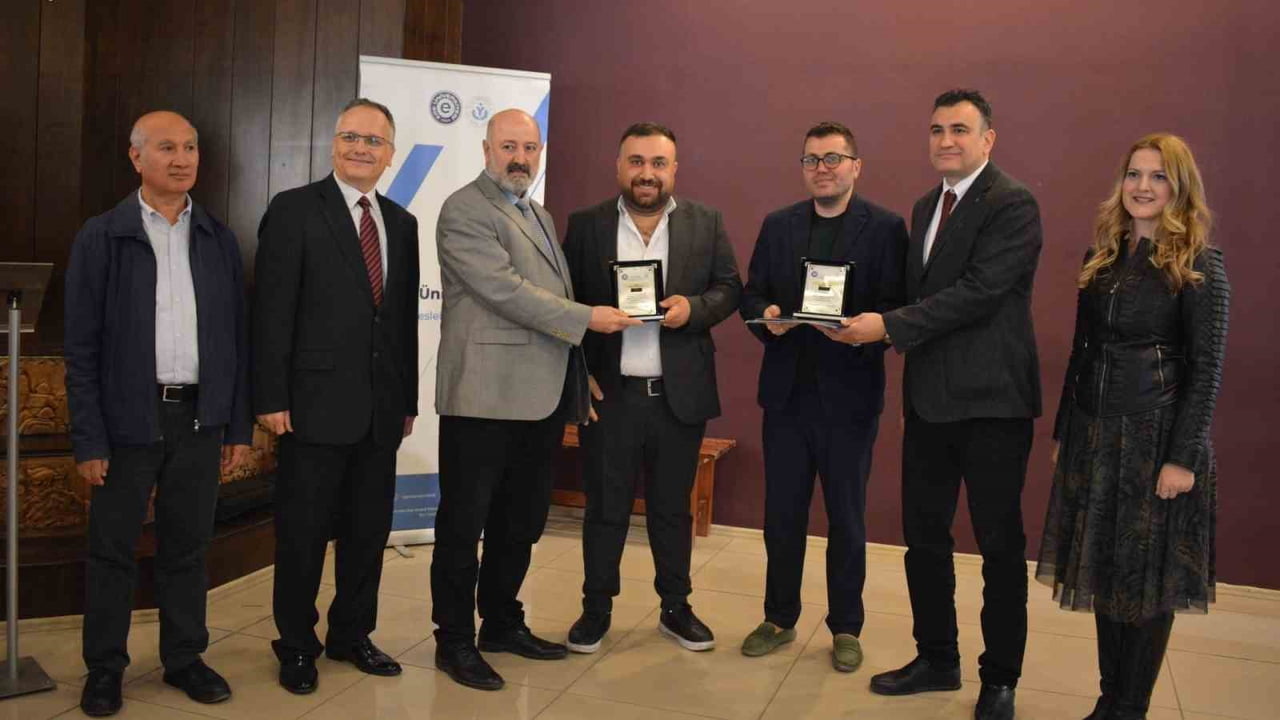 REKTÖR YARDIMCISI PROF. DR. AYDOĞAN SAVRAN VE EGE MYO MÜDÜRÜ PROF. DR. EMRE ERCAN TARAFINDAN...