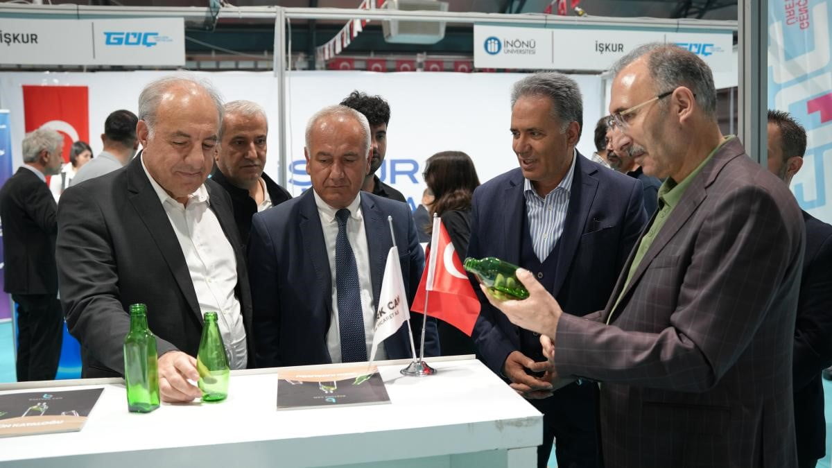 REKTÖRLERDEN İPEKYOLU KARİYER FUARI’NA ZİYARET