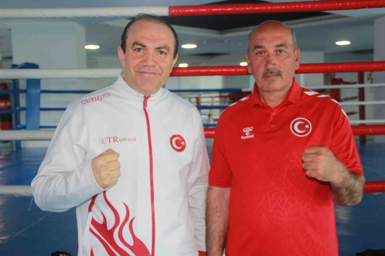 RİNGLERE DÖNEN MİLLİ SPORCU MUSTAFA GENÇ (SOLDA) VE ANTRENÖRÜ MUSTAFA GENÇ (SAĞDA)