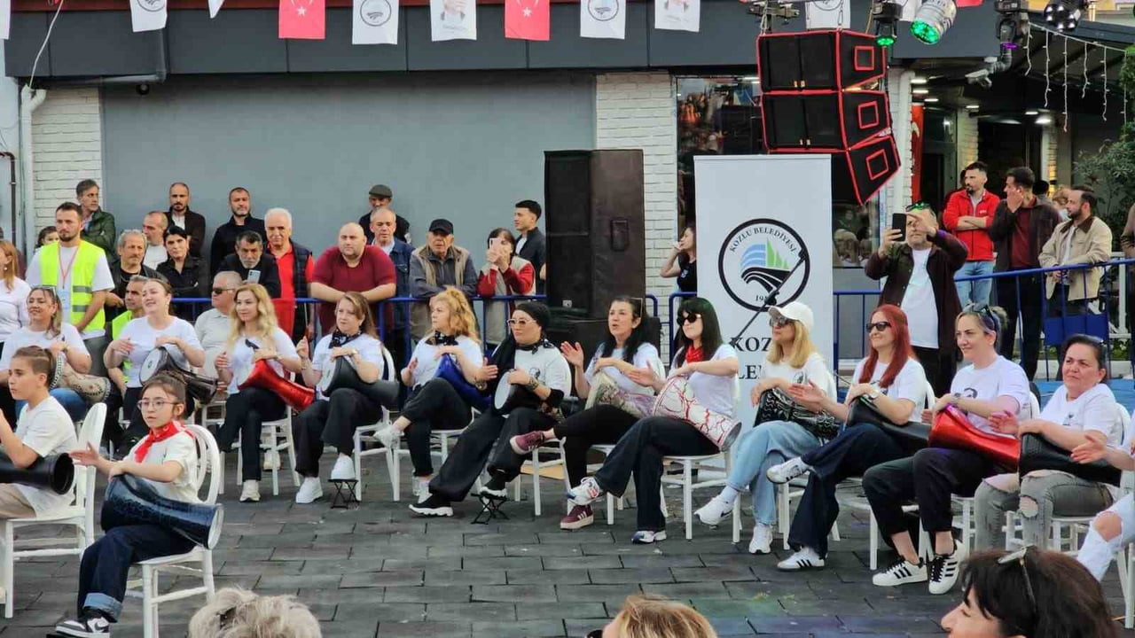 RİTİM GRUBU, VERDİKLERİ AÇIK HAVA KONSERİYLE İZLEYENLERDEN BÜYÜK BEĞENİ TOPLADI.