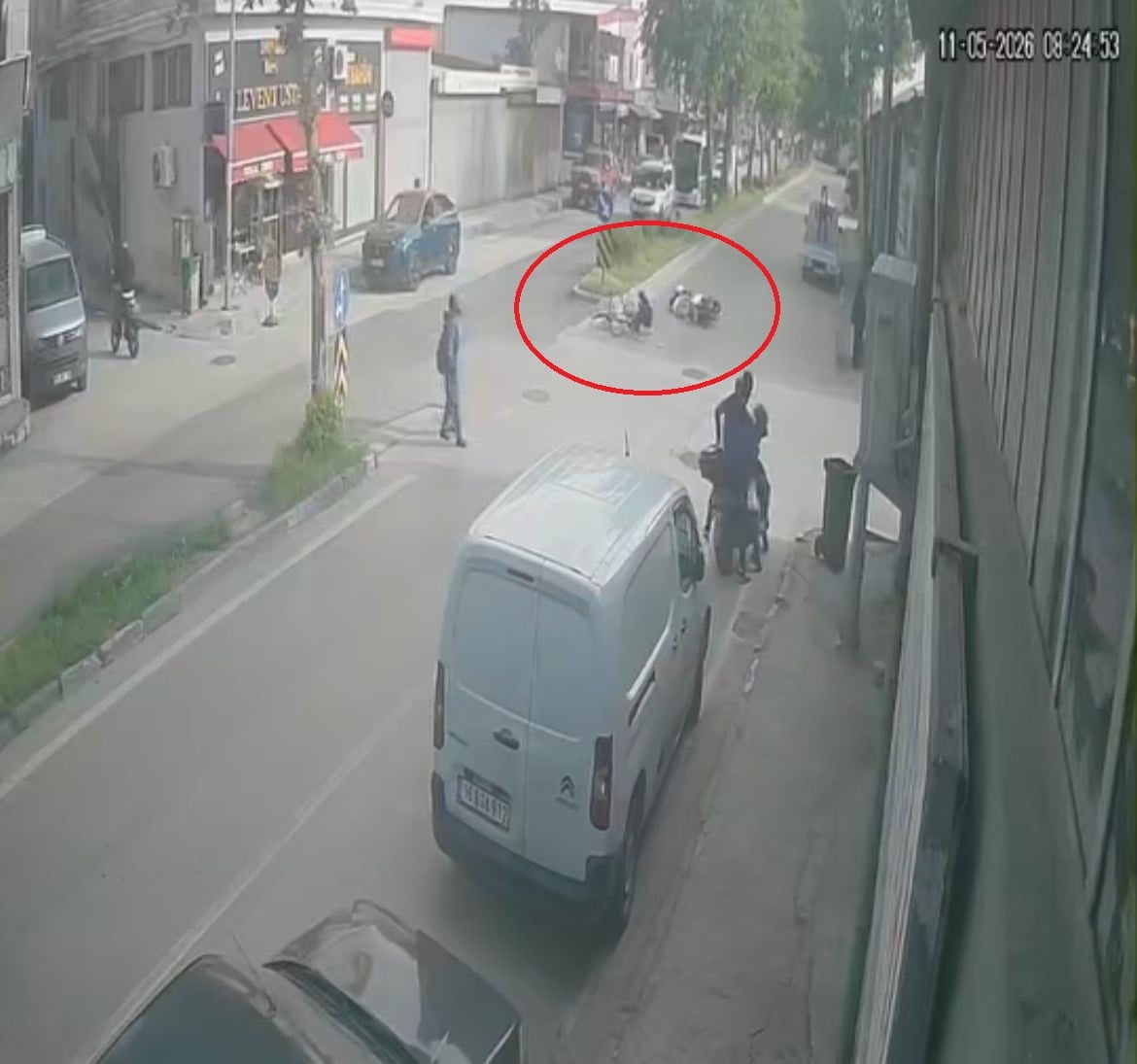 SAĞ MI SOL MI DERKEN MOTOSİKLET ÇARPTI