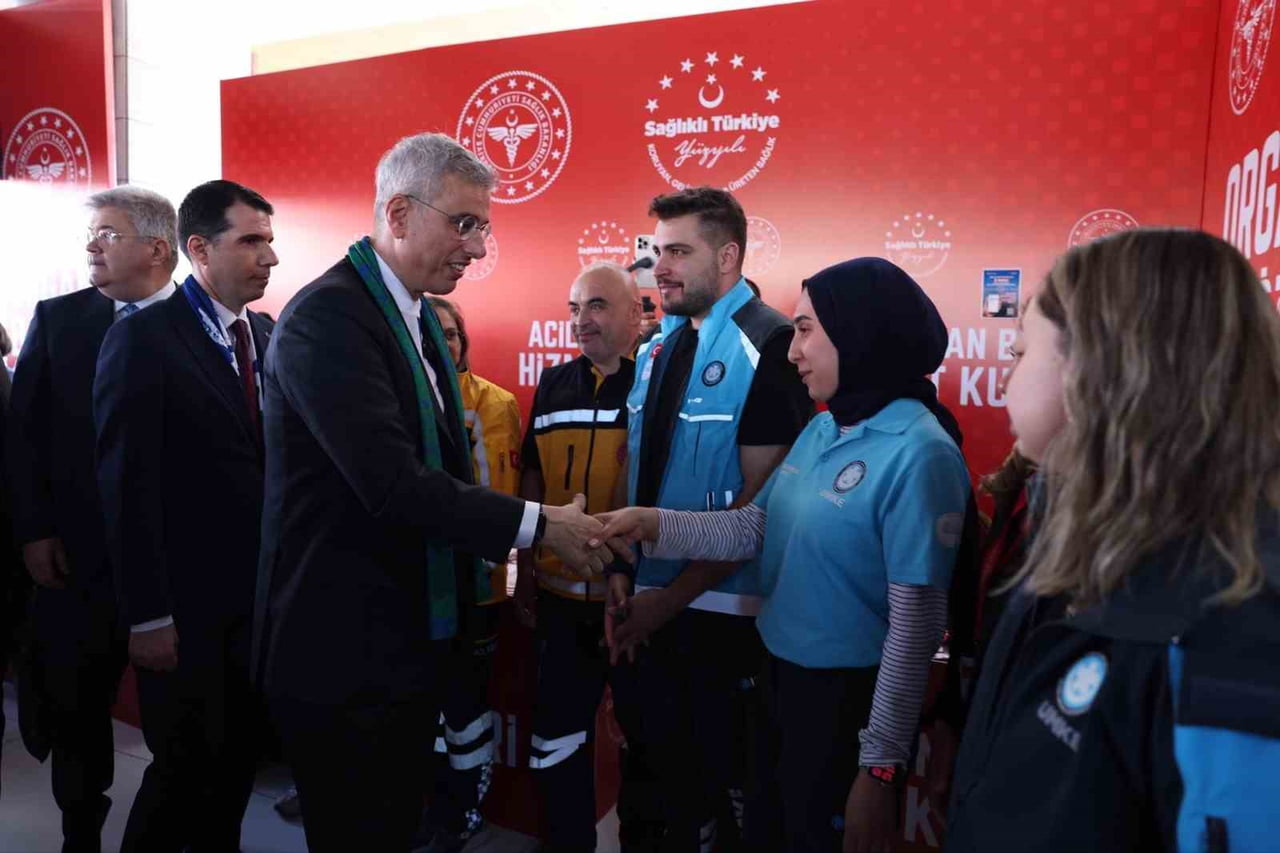 SAĞLIK BAKANI KEMAL MEMİŞOĞLU, ANKARA’DA DÜZENLENEN ‘RİZE GÜNLERİ’ PROGRAMI KAPSAMINDA ‘DUMANSIZ...