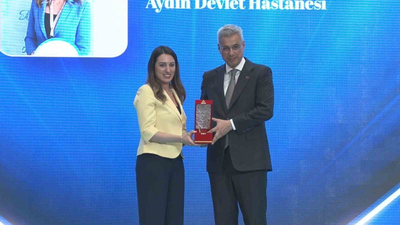 SAĞLIK BAKANI KEMAL MEMİŞOĞLU, EBE VE HEMŞİRELER GÜNÜ MÜNASEBETİYLE DÜZENLENEN PROGRAMDA KONUŞTU....
