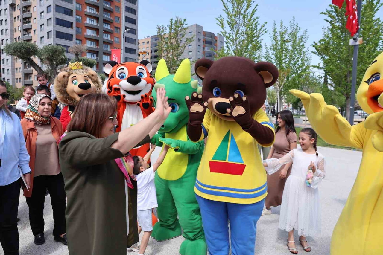 ŞAHİN ANNE BEBEK FESTİVALİ’NDE AİLELERLE BULUŞTU