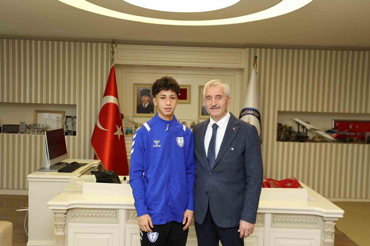 ŞAHİNBEY BELEDİYE SPOR KULÜBÜ GÜREŞ TAKIMI SPORCULARINDAN MUHAMMED GÖLHA, BULGARİSTAN’IN SAMAKOV...
