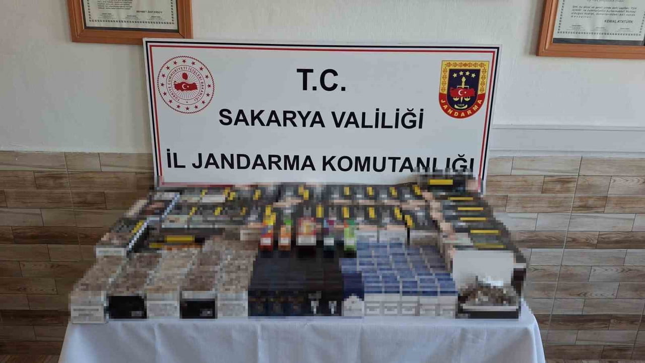 SAKARYA'DA JANDARMA EKİPLERİNCE KAÇAKÇILIK SUÇLARIYLA MÜCADELE KAPSAMINDA 3 İLÇEDE DÜZENLENEN EŞ...