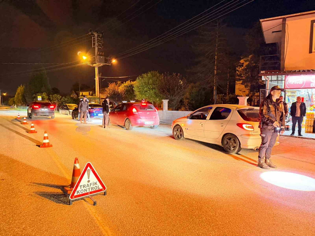 SAKARYA'NIN AKYAZI İLÇESİNDE KURBAN BAYRAMI ÖNCESİ EMNİYET GÜÇLERİ TARAFINDAN ASAYİŞ VE TRAFİK...